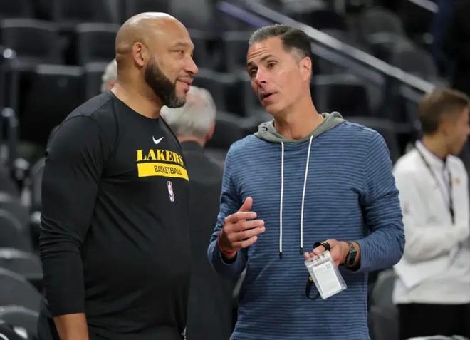 三分失准却依旧赢球（外线哑火仍带走胜利）