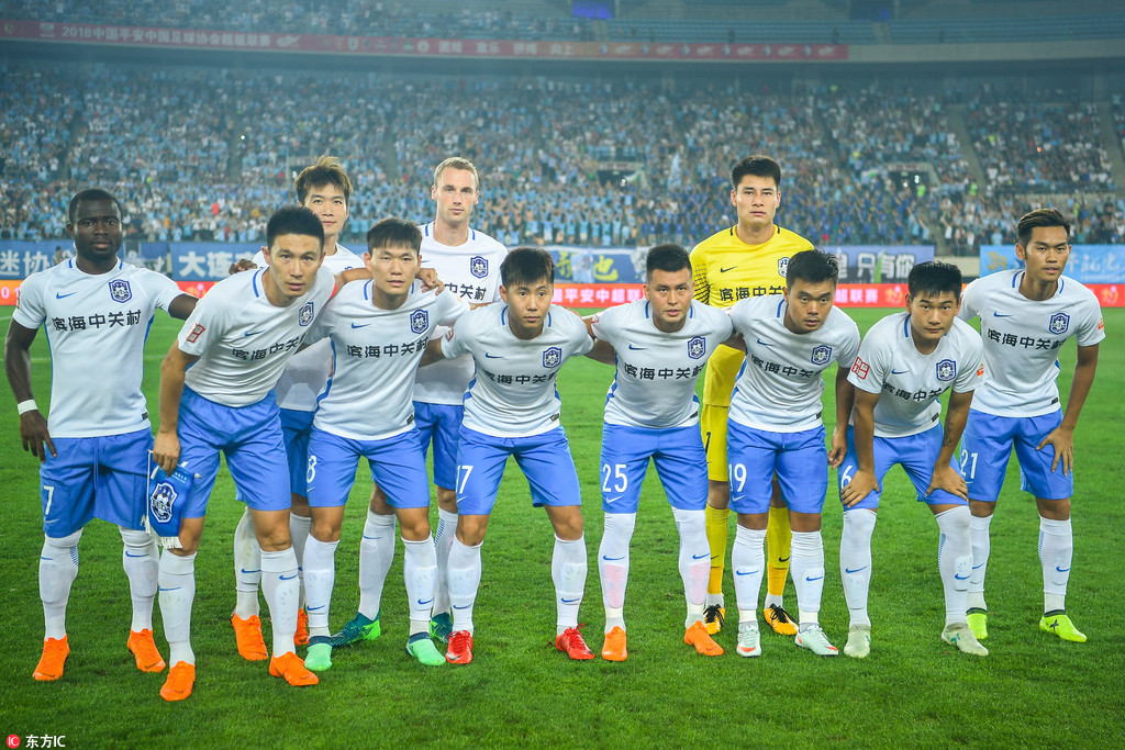 激烈碰撞！杜兰特持球造成东契奇犯规 随后两罚全中（火药味十足！杜兰特持球造东契奇犯规，随后两罚全中）