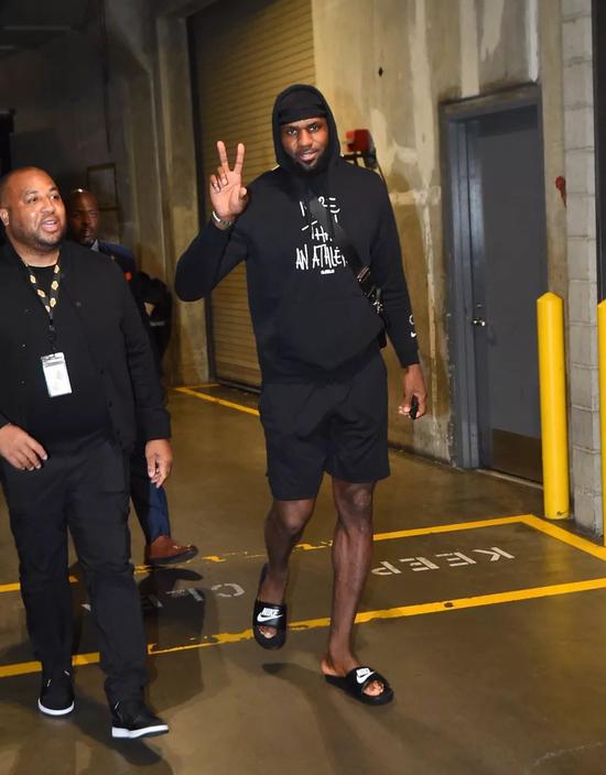 中超球队阵容分析：武汉三镇阵容变化,（中超阵容观察：武汉三镇人员变动解析）