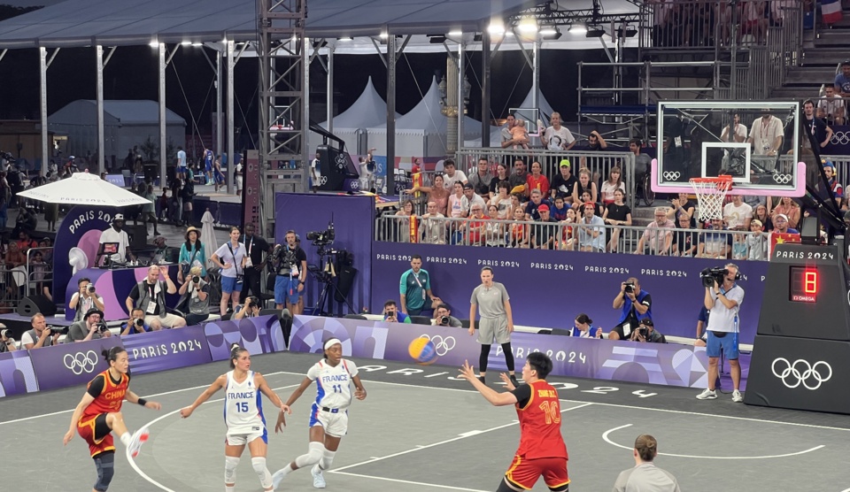 官方：本轮港超联赛延期进行，中国香港各代表队将臂缠黑纱出战（官方宣布：港超本轮顺延举行，中国香港各代表队臂缠黑纱参赛）