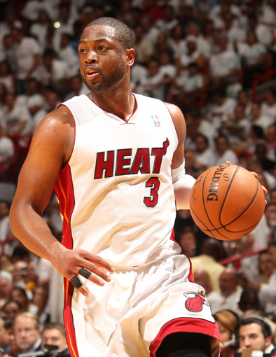 足球国足新战术曝光，强调速度与侵略性（国足新战术亮相：主打速度与攻击性）