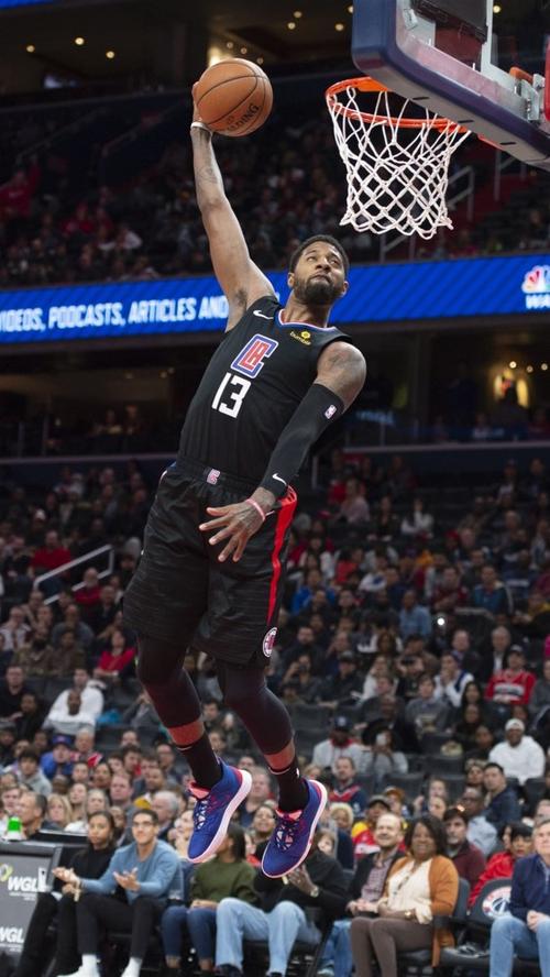 将功补过！东契奇传球失误后 回防送阿门罕见单臂大帽（失误后自我救赎！东契奇回追单臂大帽阿门）