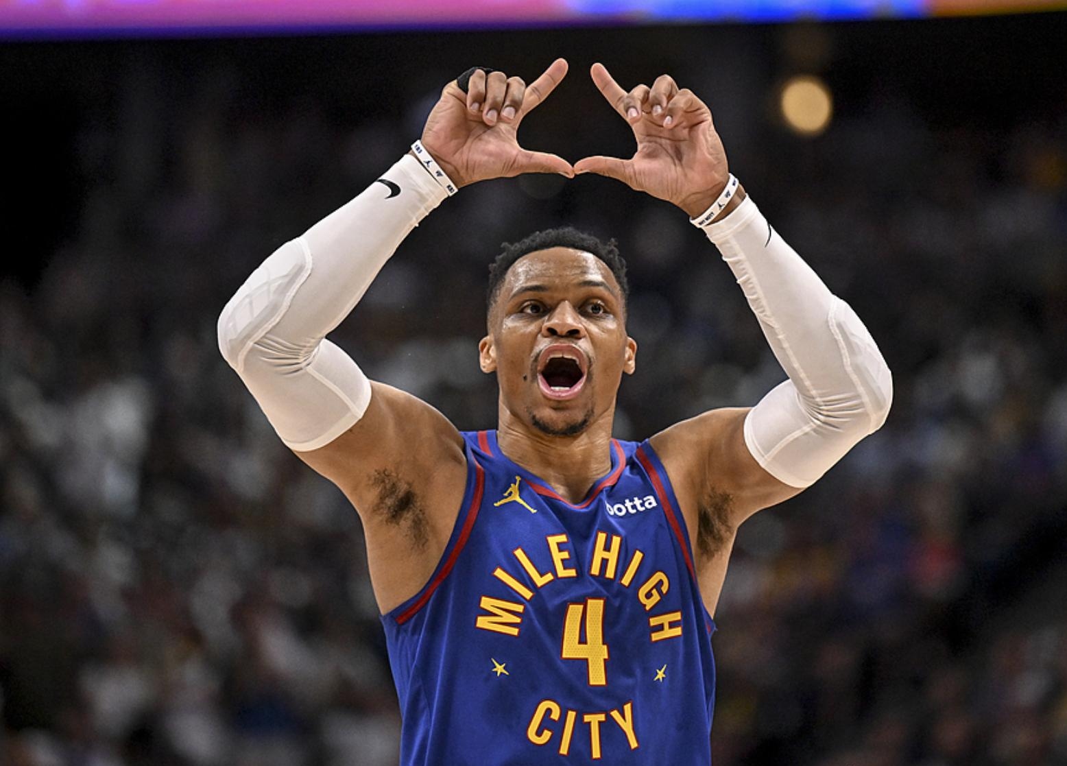 王钰栋三线作战不停歇，中超、U21联赛及国字号密集出战压力巨大（王钰栋连轴三线出击：中超、U21与国字号密集登场压力陡增）