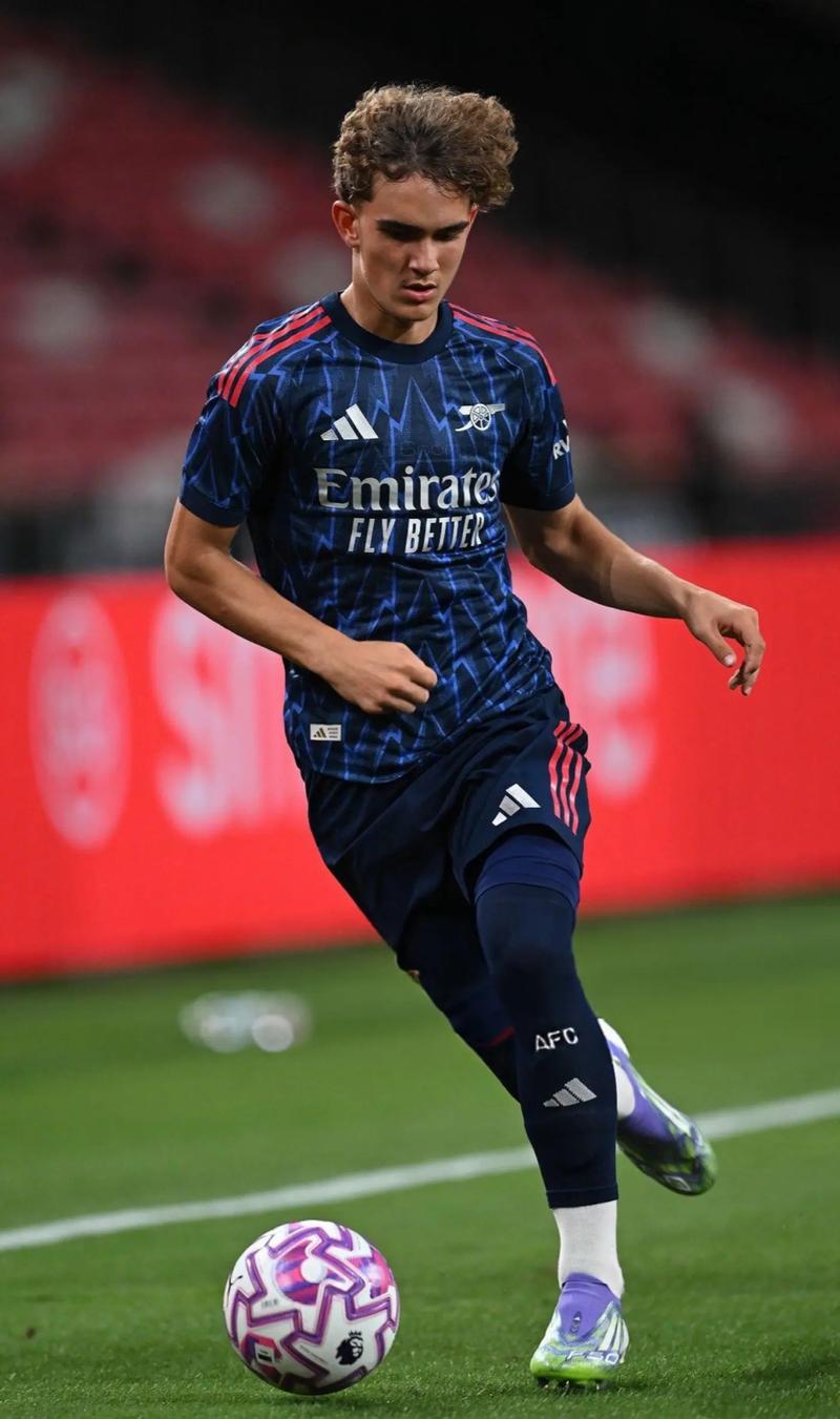 弃用世界第三，王励勤出狠招！国乒大洗牌奥运赌注，21岁新星重用（雪藏世界第三，王励勤强势出手！国乒大洗牌押注奥运，21岁新星获重用）