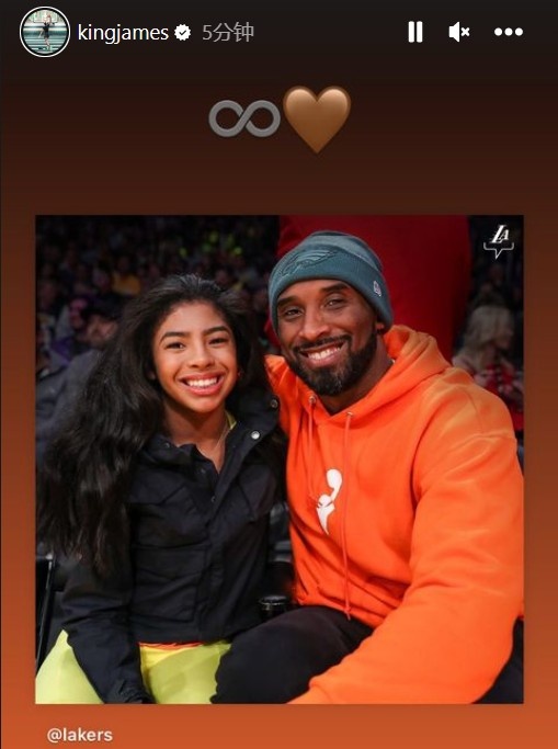 曼联加快与皇马球星的谈判，力图签下这位状态火热的球星。（曼联加速与皇马球星谈判，力争签下这位状态正佳的球星）