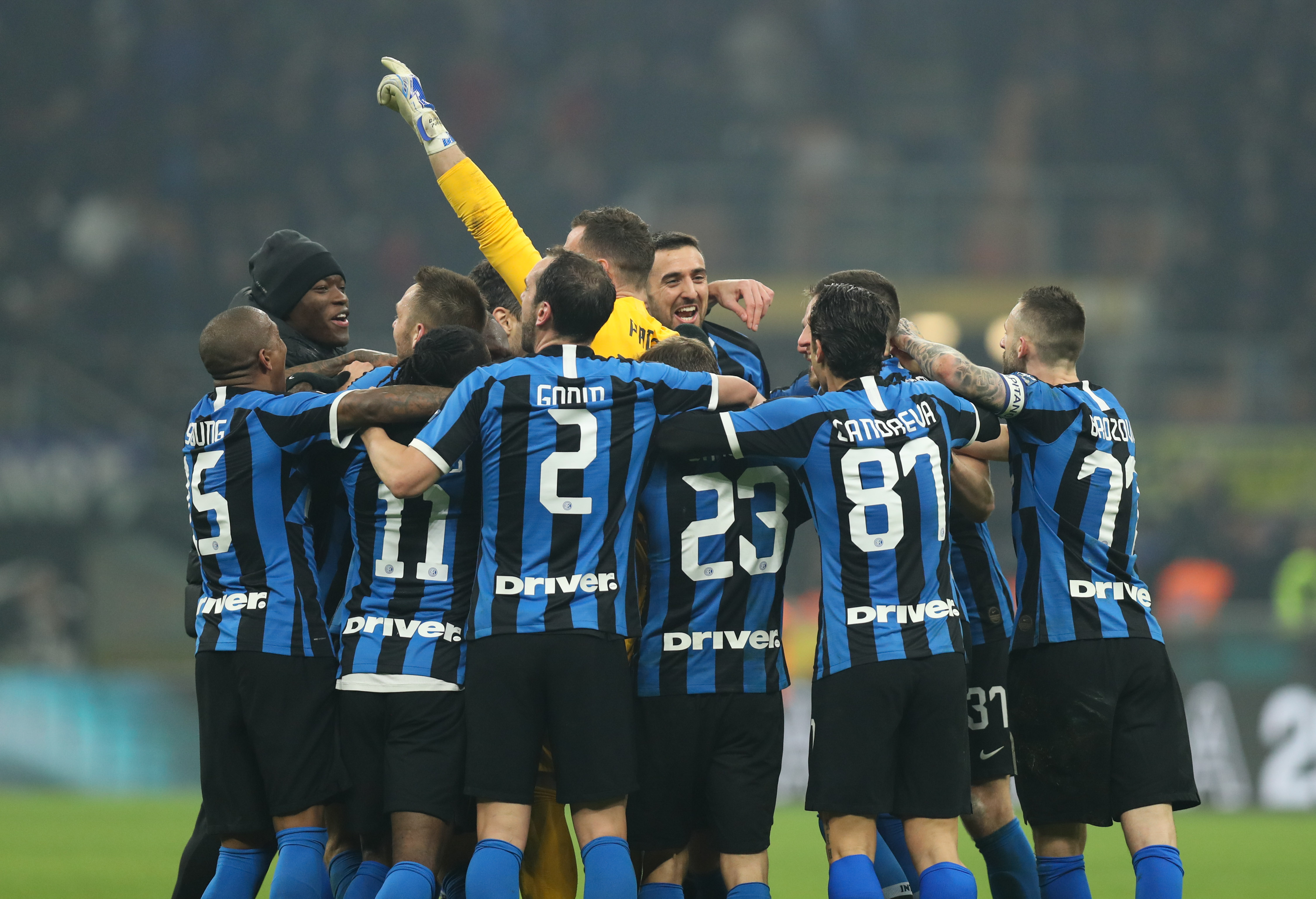 足球这项运动陪伴了我整个初高中，今天我十八岁了，...（从初中到高中，足球一路相随，十八岁的今天...）