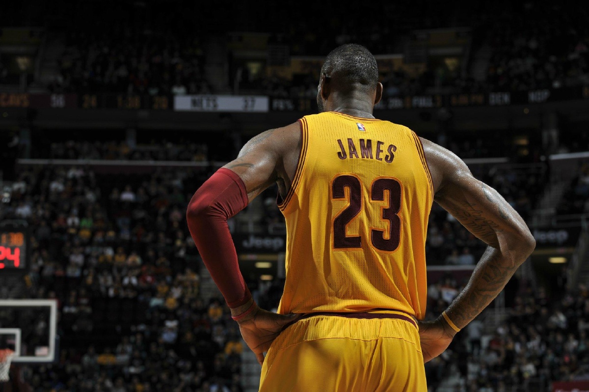 田径项目多项纪录被刷新（田径赛场多项纪录告破）