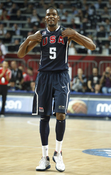 挑大梁！英格拉姆第三节再拿11分 三节16中10砍下27分4板3助（扛起大旗！英格拉姆第三节再取11分 三节16投10中斩获27分4板3助）