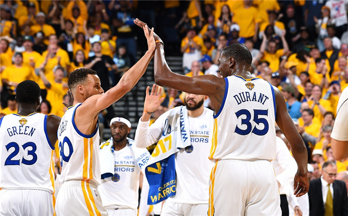 都体：尤文为随队远征挪威的约400名球迷发放30欧电子商城券（都体：尤文向随队远征挪威的约400名球迷派发30欧元电商代金券）