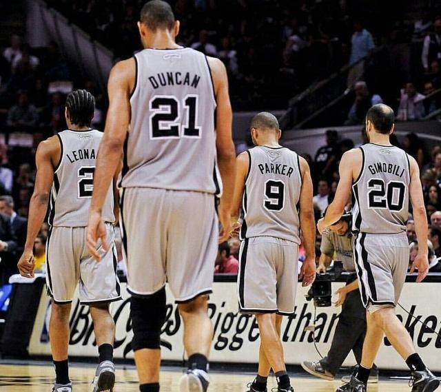 球队展现出色对抗性，唐斯强调身体对抗的重要性（球队对抗能力出众，唐斯称身体对抗至关重要）