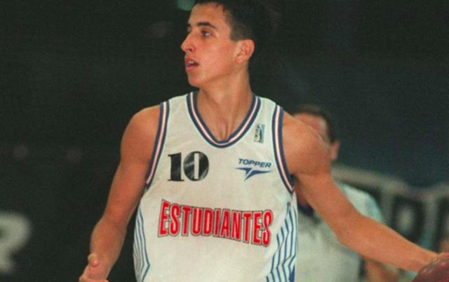 北京女排17岁副攻金佳宝排超首秀表现亮眼（北京女排17岁新星金佳宝排超处子秀惊艳全场）