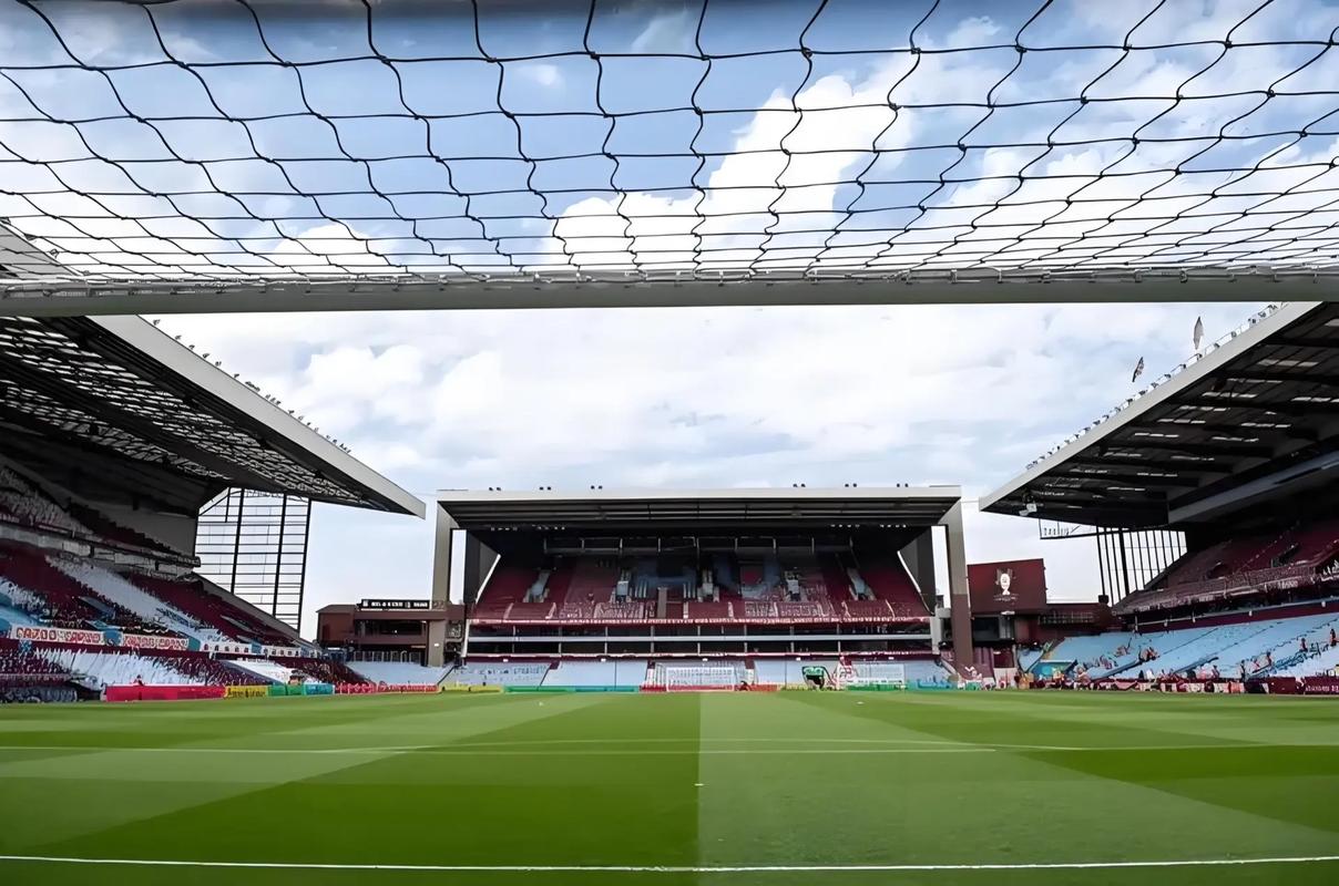 媒体人热议汪士钦染红：估计又得被网暴了，完全不像职业球员（媒体人评汪士钦红牌：恐再陷舆论风波，表现不够职业）