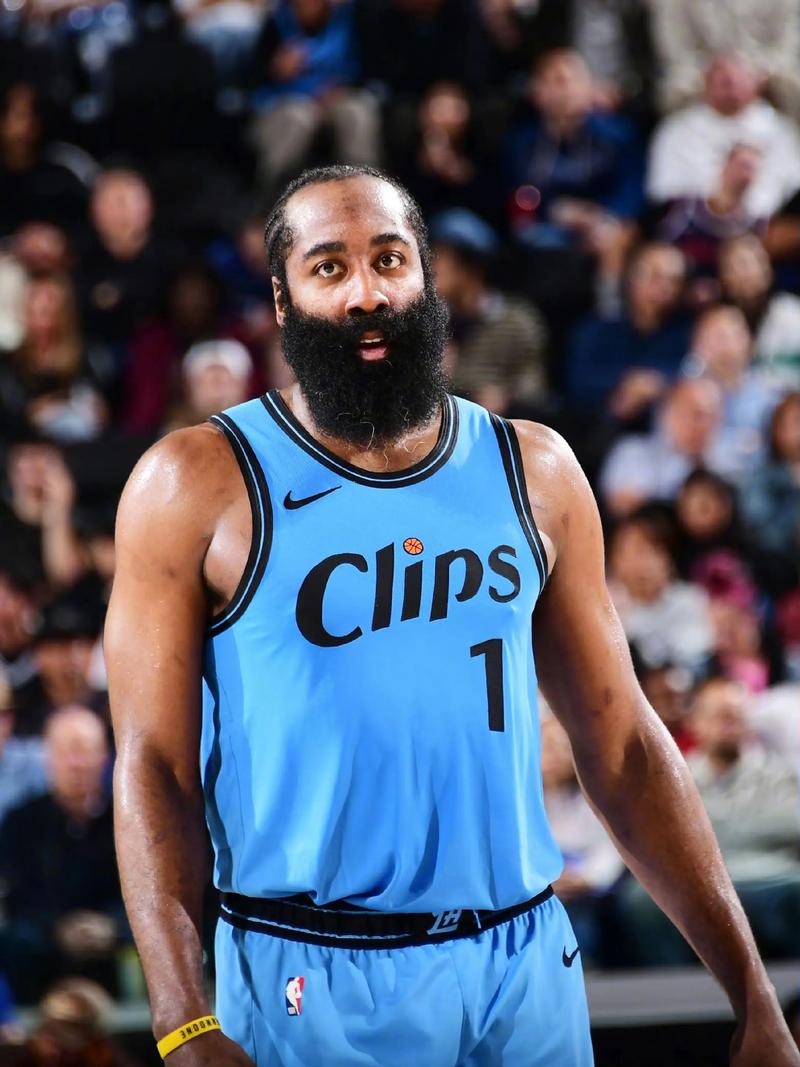 都体：弗拉霍维奇可能缺席尤文20场比赛，包括多场关键战役（都体：弗拉霍维奇或将缺席尤文多达20场，关键之战受波及）